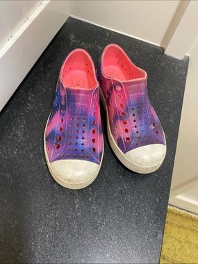 Girls 11 Native shoes in tie-dye